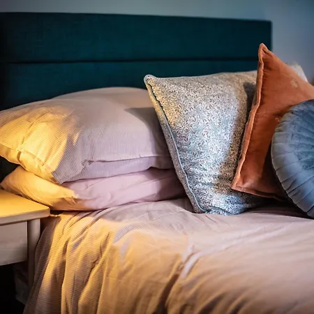 Ferienhaus Escape Sleeps 6 *