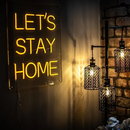 Escape Sleeps 6 Ferienhaus