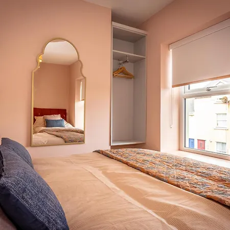 Escape Sleeps 6 Ferienhaus